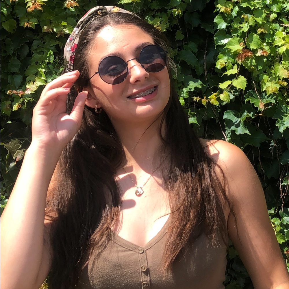 Meet your Posher, Andrea!